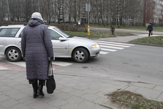Pėsčiųjų perėjoje sunkiai sužalota moteris