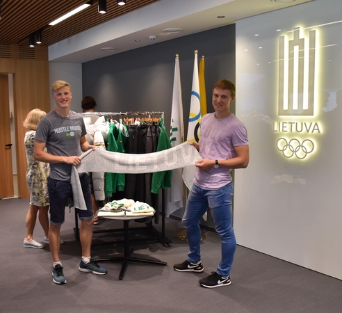 Sportininkai jau išbandė žiemos olimpinių žaidynių aprangas