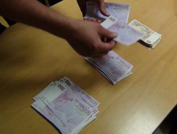 Nidoje sulaikyti klaipėdiečiai su nedeklaruotais pinigais