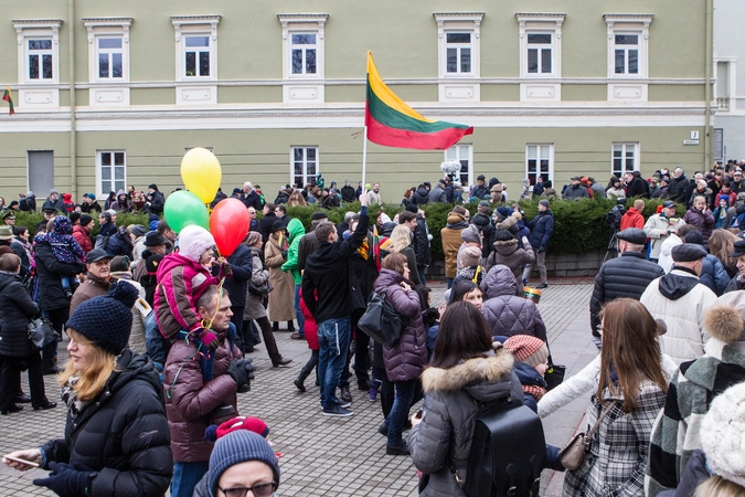 Vilniuje Valstybės atkūrimo dieną šventė šimtai žmonių