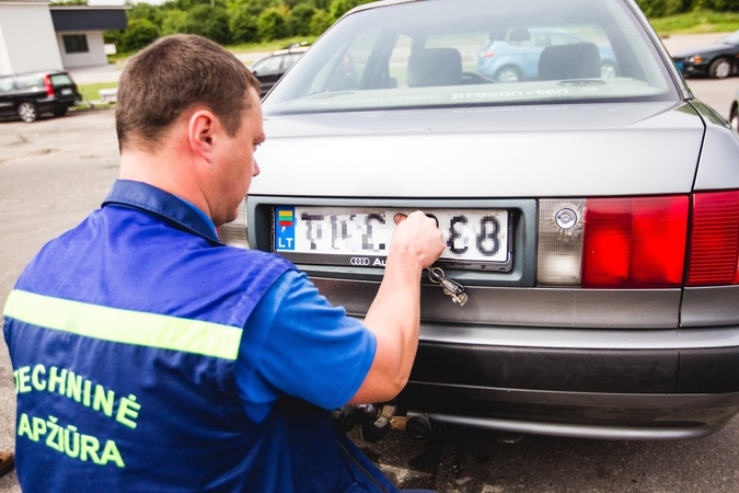 Techninė apžiūra – tik su kyšiu? Kasmet tą bando apie 2,5 tūkst. žmonių