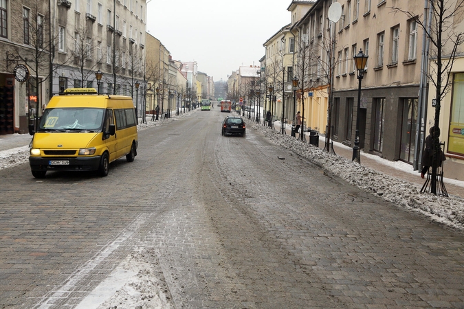 Tvarka: devynis mėnesius trukęs pažeidimų maratonas Tiltų gatvėje pagaliau baigėsi.