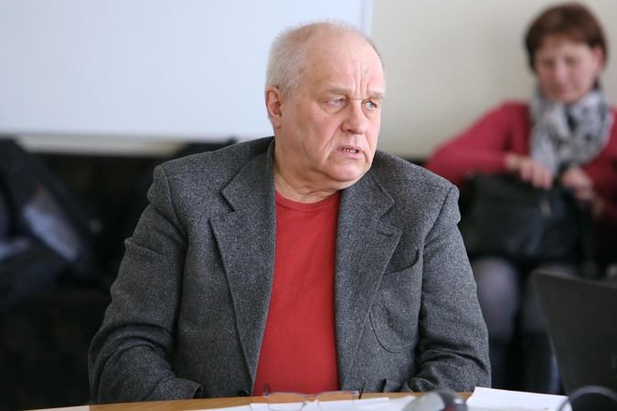 Sutarė: miesto taryba vieningai pritarė siūlyti V.Čepo kandidatūrą „Auksinės krivūlės riterio“ apdovanojimui.