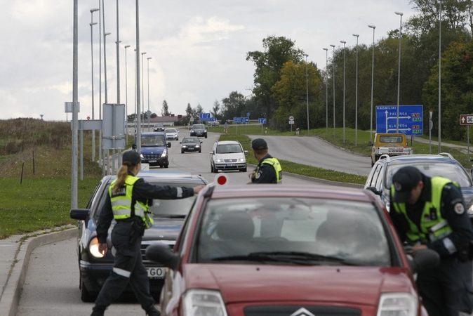 Užkarda: policininkų reido metu buvo patikrinta 560 automobilių.