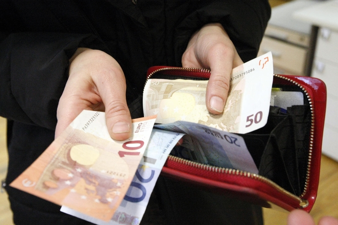 Antstoliai iš skolininkų galės išskaičiuoti mažiau?