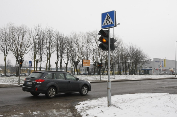 Pokyčiai: Tilžės gatvėje stovintis šviesoforas eismą pradėjo reguliuoti dažniau.