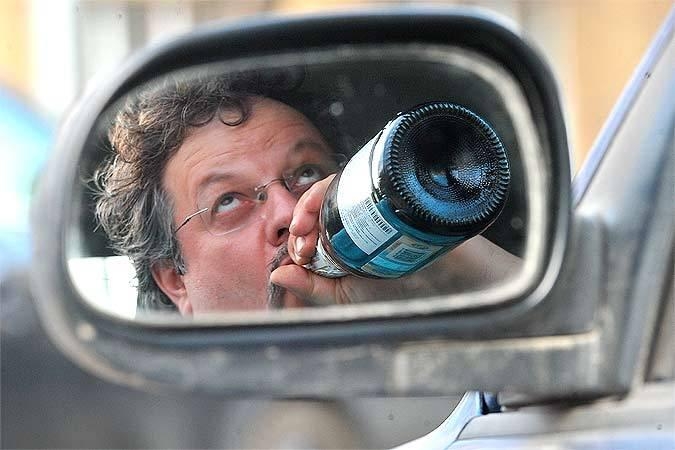 Pavojai: girti sunkiasvorių automobilių vairuotojai gali būti prilyginami žudikams, nes jie nepajėgūs užtikrinti savo ir aplinkinių saugumo.