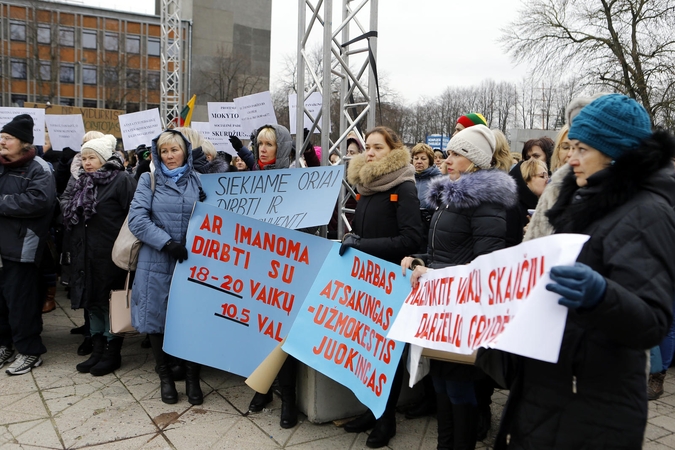 Prognozė: šiemet mokslo metai turėtų prasidėti be įtampos, esą dalis mokytojų reikalavimų yra patenkinta, tad jie streikuoti bent jau kol kas nenusiteikę.
