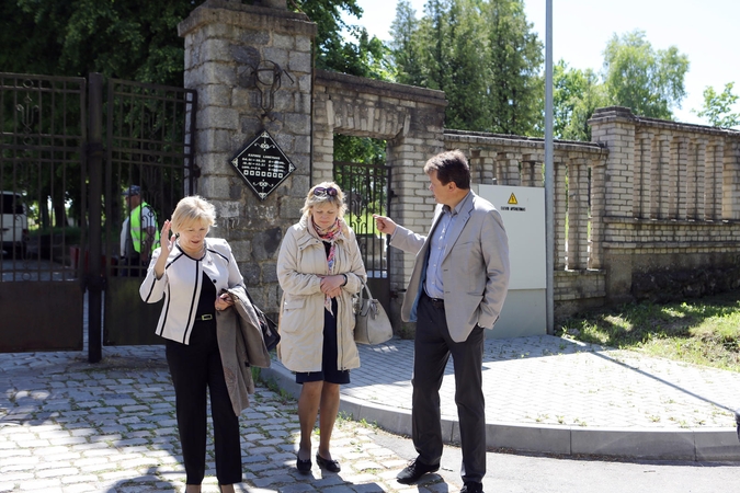 Politikai kapinėms nešykštėjo priekaištų
