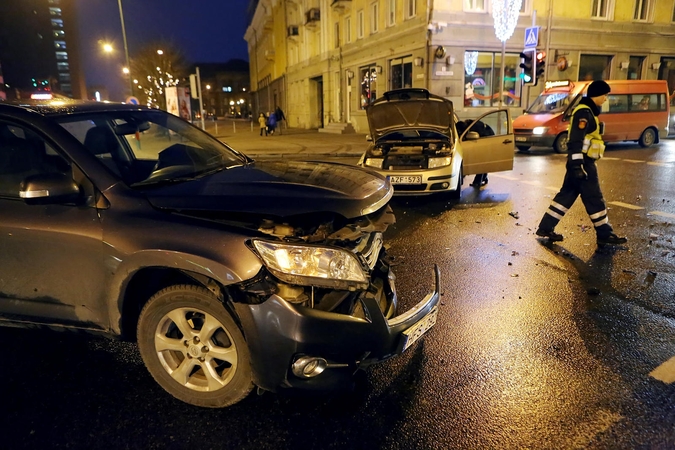 Klaipėdos centre susidūrė moterų vairuojami automobiliai