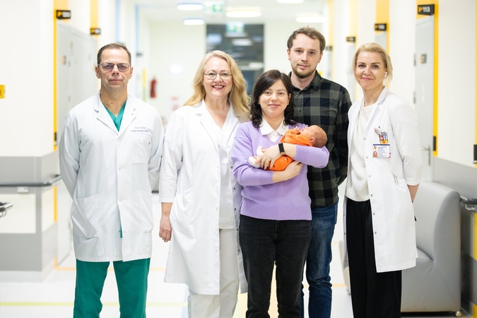 Kauno klinikų medikai pirmą kartą Lietuvoje dar gimdoje esančiam vaisiui atskyrė amniono juostas