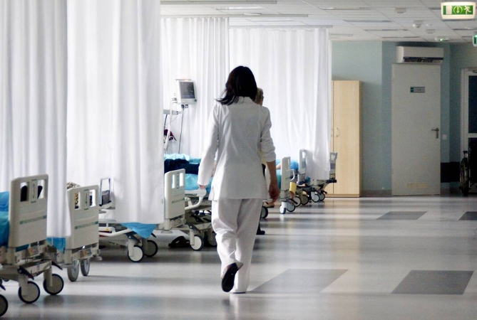 Gydymo įstaigos pradeda skelbti keturių mėnesių medikų darbo grafikus