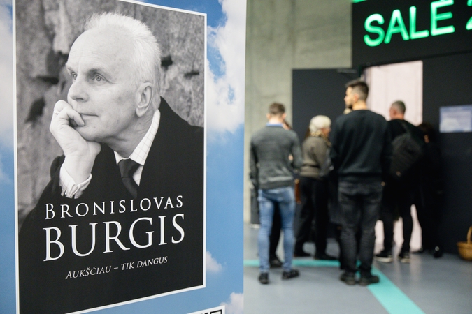 B. Burgis: aukščiau – tik dangus