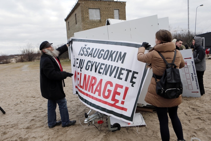 Piketuotojai siekė atkreipti dėmesį į yrančius krantus