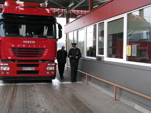 Pasieniečių akiratyje – machinacijos su draudimo dokumentais
