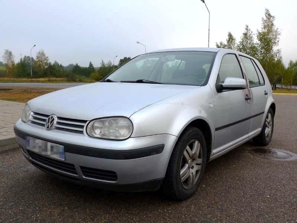 Prancūzijoje pavogtu automobiliu važiavę vyrai nuo pasieniečių spruko basomis