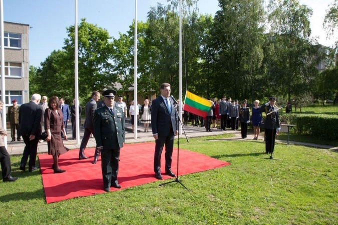 Premjeras įteikė padėkas geriausiems kadetams