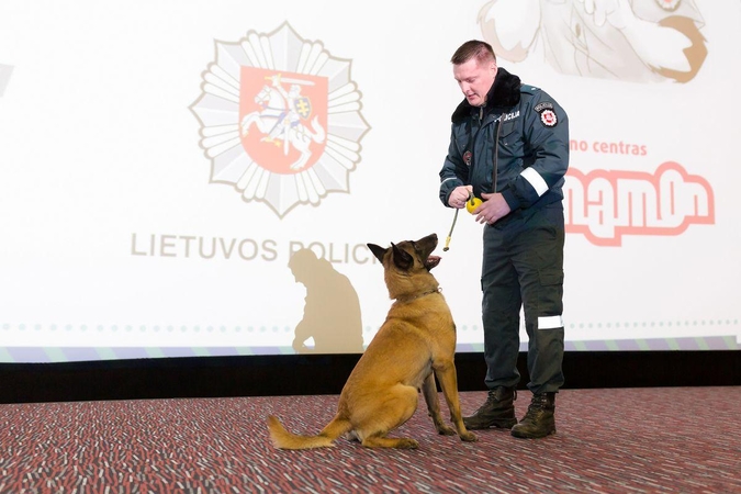 Kaunietės namą apšvarinusį vagišių susekė šuo