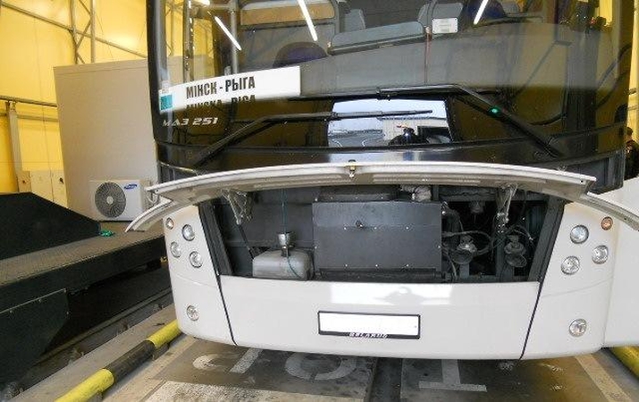 Kontrabandą vežusio autobuso kelionę sustabdė muitininkai
