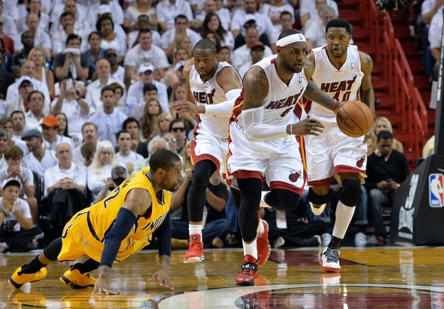 NBA čempionai įveikė Indianos "Pacers" krepšininkus