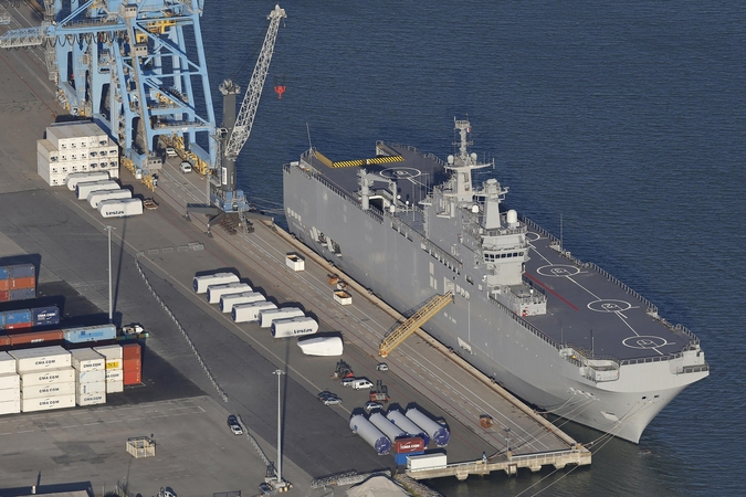 Prancūzija atidėjo „Mistral“ laivo perdavimą Rusijai
