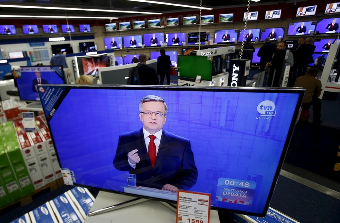 Lenkijos prezidentas ir jo varžovas susirėmė paskutiniuose debatuose
