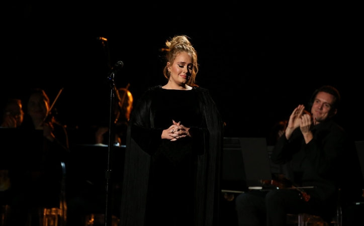 Adele patvirtino kalbas, kad ji yra ištekėjusi