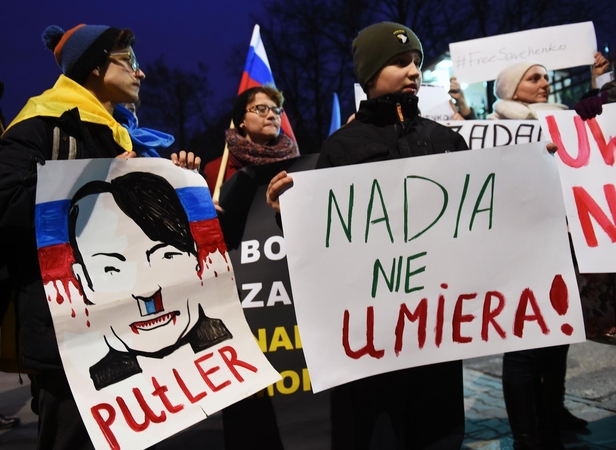 Piketas prie Rusijos ambasados Varšuvoje (Lenkija)