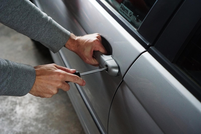 Patys netikėčiausi būdai automobilį apsaugoti nuo vagių