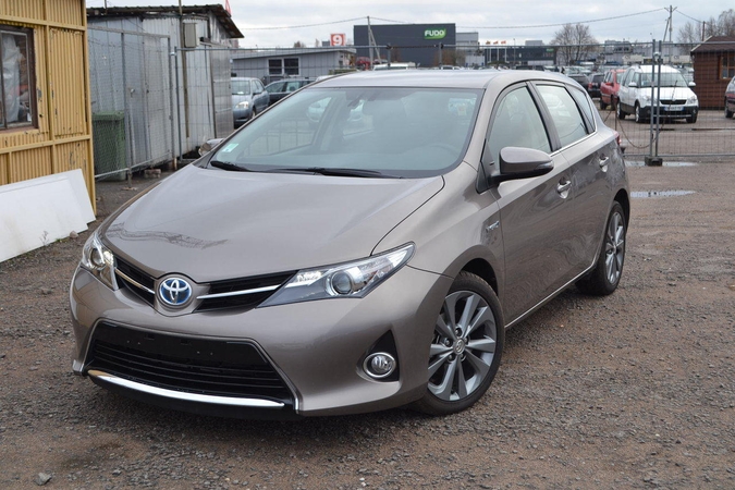 Kodėl lietuviai neskuba įsigyti hibridinių automobilių?