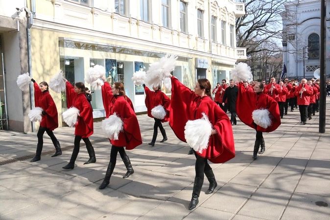Žemės dieną – eisena su orkestru