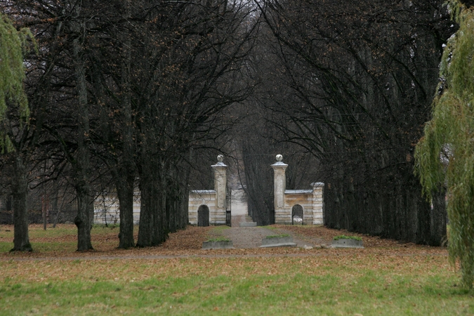 Lietuvos dvarai: romantikos ir saugios atminties beieškant