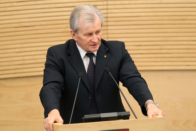 K. Glaveckas: jei greitai atleisime biudžeto diržą, nusmuks kelnės