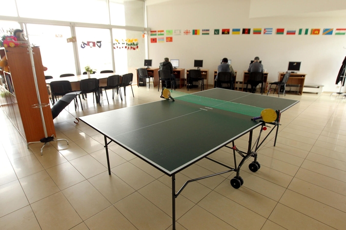 Pabradėje dėl teniso susipykę nelegalai į darbą paleido nuo lovų nuplėštas lentas