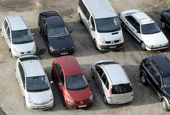 Automobilių rinka brenda iš krizės: šiemet jau įvyko 292 tūkst. sandorių