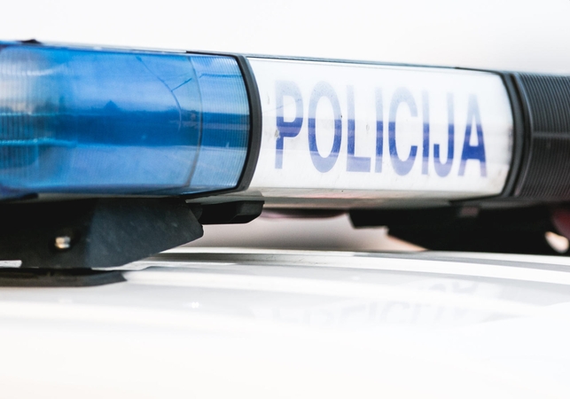 Kavą pavogti bandęs vyras sumušė kasininkę 