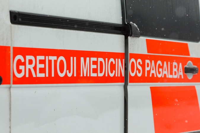Aptiktas dar gyvas vyras su šautinėmis žaizdomis galvoje