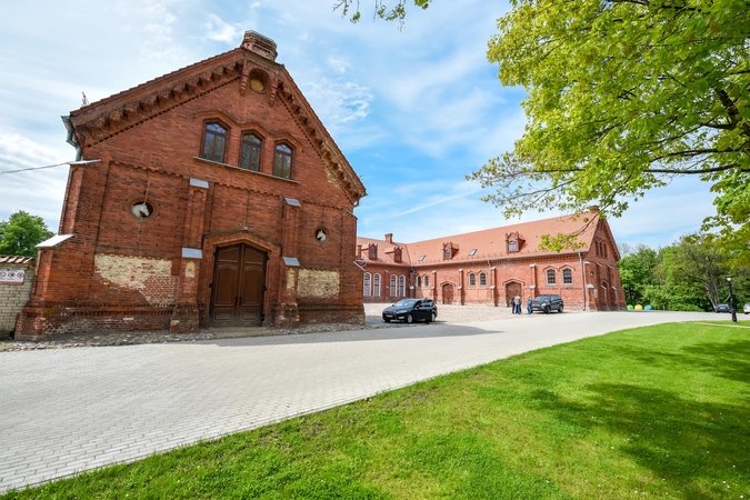 Raudondvaris tebesaugo grafų palikimą