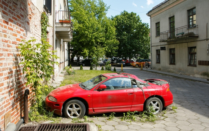 Už pamirštą automobilį teks susimokėti