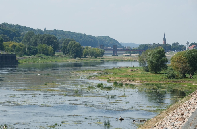 Alinantys karščiai smogė upėms