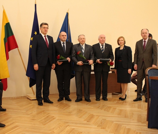 VA mokslininkams A. Butkevičius įteikė mokslo premijas