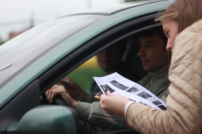 Automobilių varžybose – užkoduotų Kauno miesto vietų pieškos