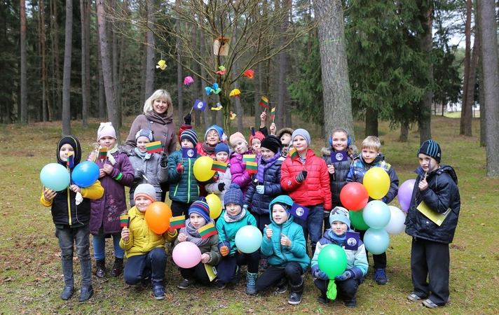 Kulautuvos pušynas pasipuošė naujais inkilais