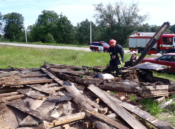 Tragedija Kauno rajone: po namo griuvėsiais žuvo šeimininkas