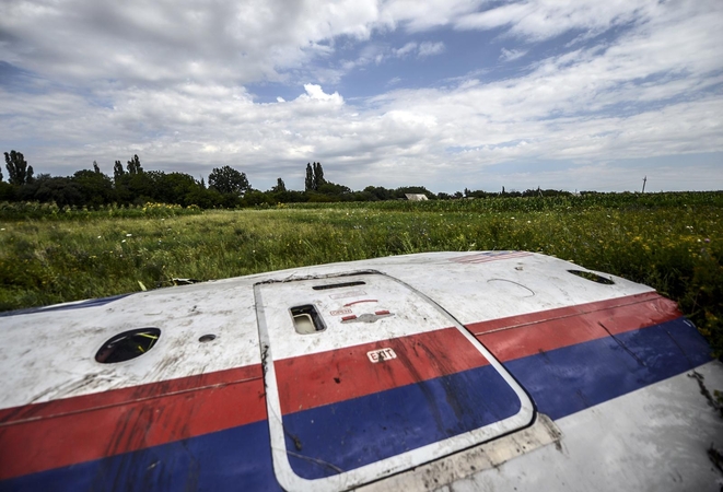 MH17 katastrofa: tyrėjai tiki radę raketos „Buk“ pėdsakų