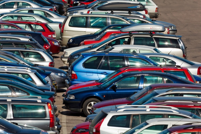 Lietuviai bent savaitei raginami pamiršti savo automobilius