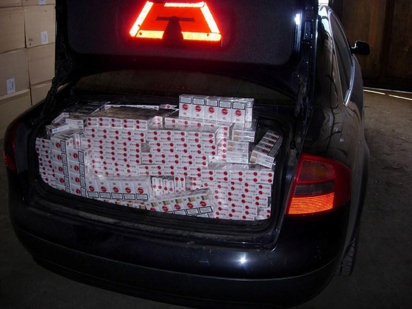 Kauno apylinkėse įkliuvo dvi cigarečių kontrabandos siuntos