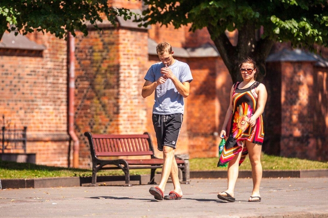 Į Laisvės alėją – išdidžiai su šlepetėmis