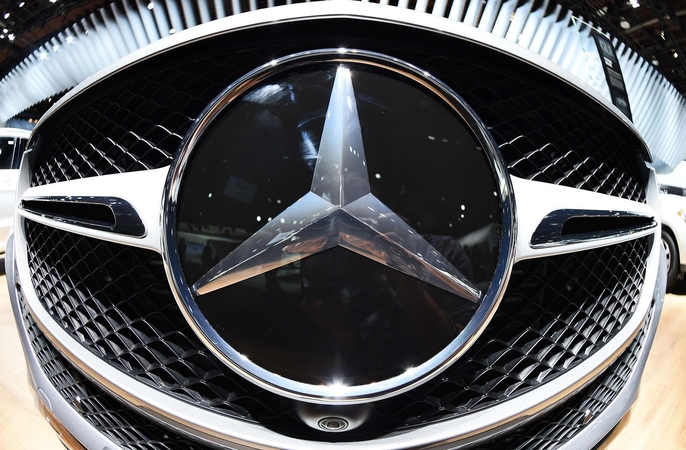 Dėl gaisro grėsmės atšaukiamas milijonas „Mercedez-Benz“ automobilių