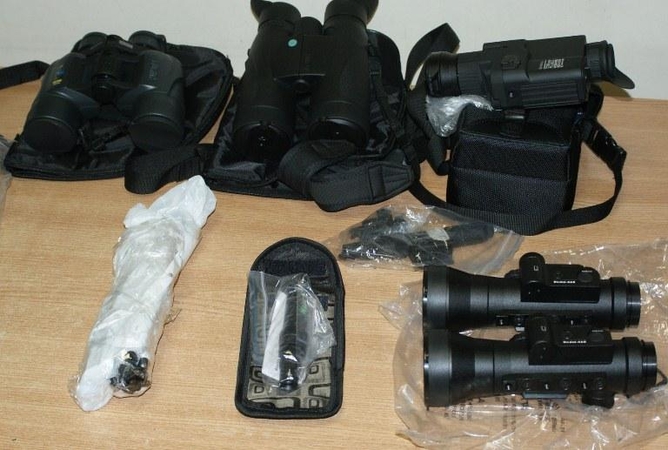 Muitininkų laimikis – lazeriniai taikikliai ir naktinio matymo žiūronai